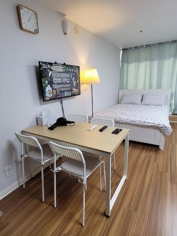 White Apartemen