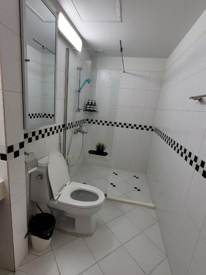 White Apartemen